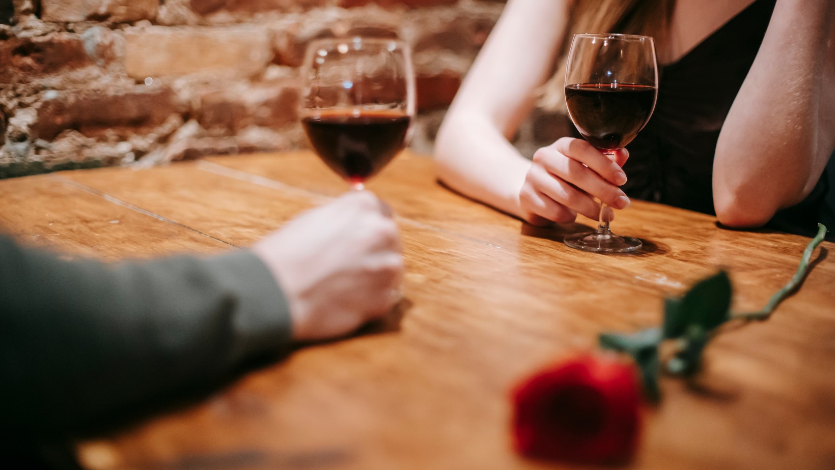 Jak przełamać lęk przed odrzuceniem na randkach? Strategie radzenia sobie