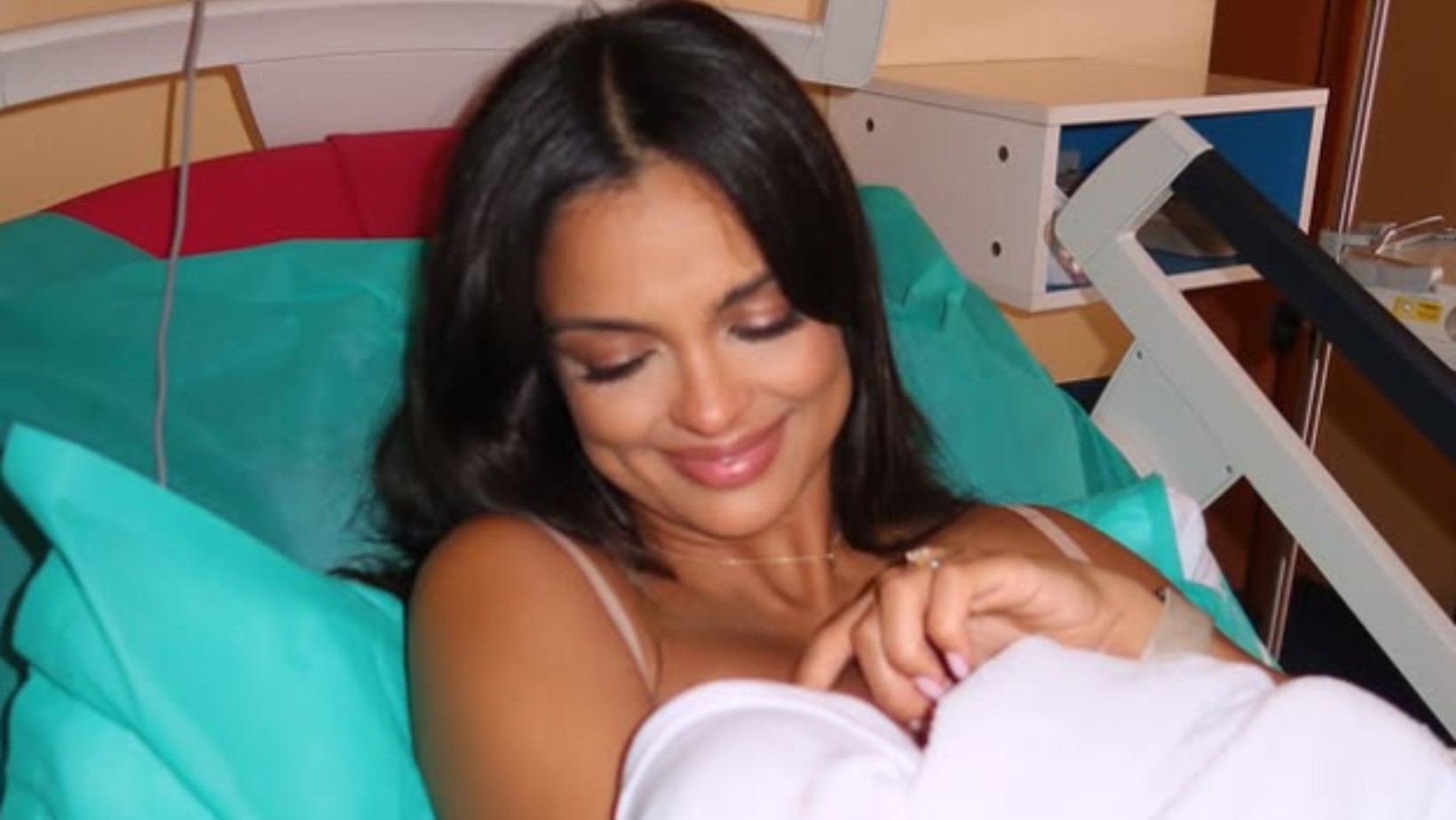 “Chciałam czuć się dobrze, pewna siebie i silna” – Klaudia El Dursi rodziła w pełnym makijażu