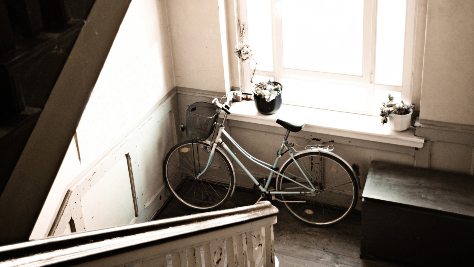 Zostawiasz to na klatce schodowej?! Możesz otrzymać karę nawet 5000 złotych!