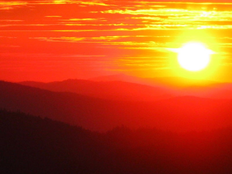 wschodzące słońce jest za jasne dla gasnących oczu