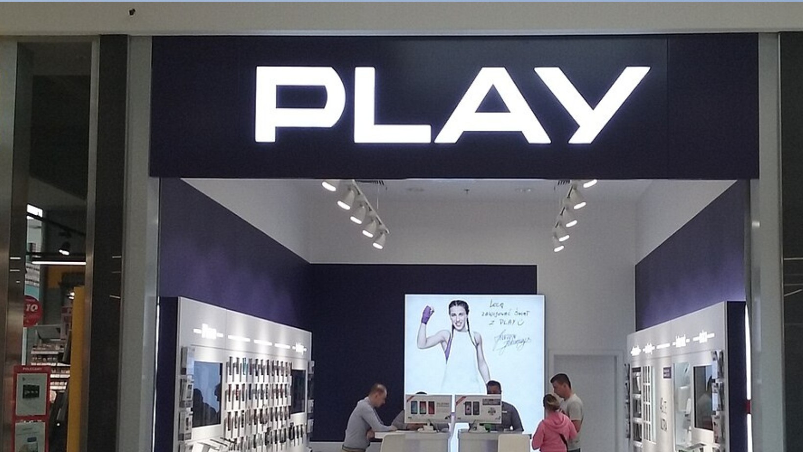 „Nie wiem już, za co ja płacę” – sieć Play zmaga się z dużą awarią