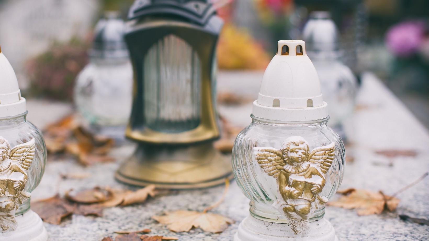 Tego należy unikać na cmentarzu! Możesz przyciągnąć nieszczęście!