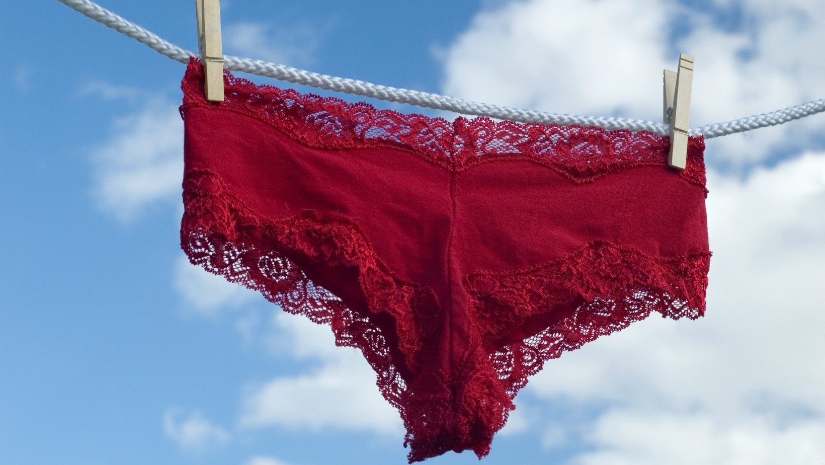 Tych majtek lepiej nie noś! Ginekolodzy ostrzegają!