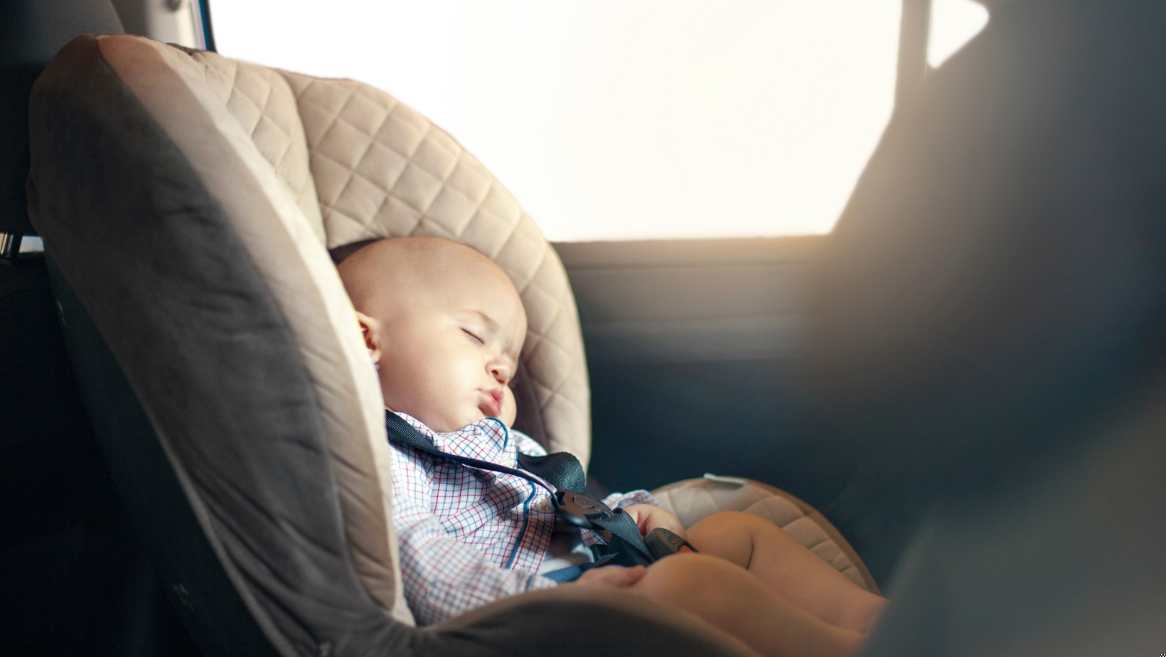 Zostawili niemowlę w rozgrzanym samochodzie i poszli na mszę!