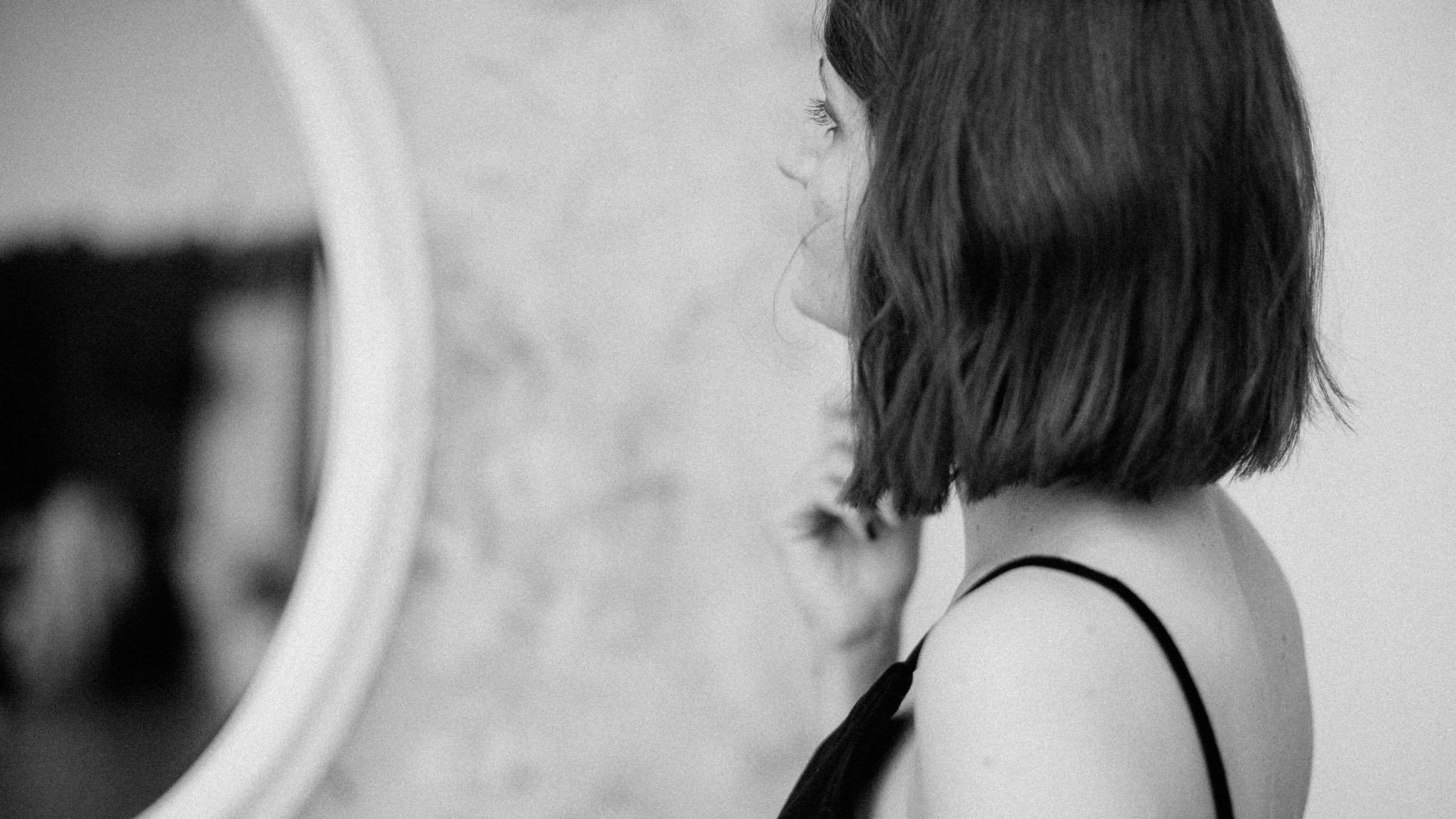 Nadmierna samokrytyka – dlaczego tak często pozwalamy na goszczenie w naszych myślach?