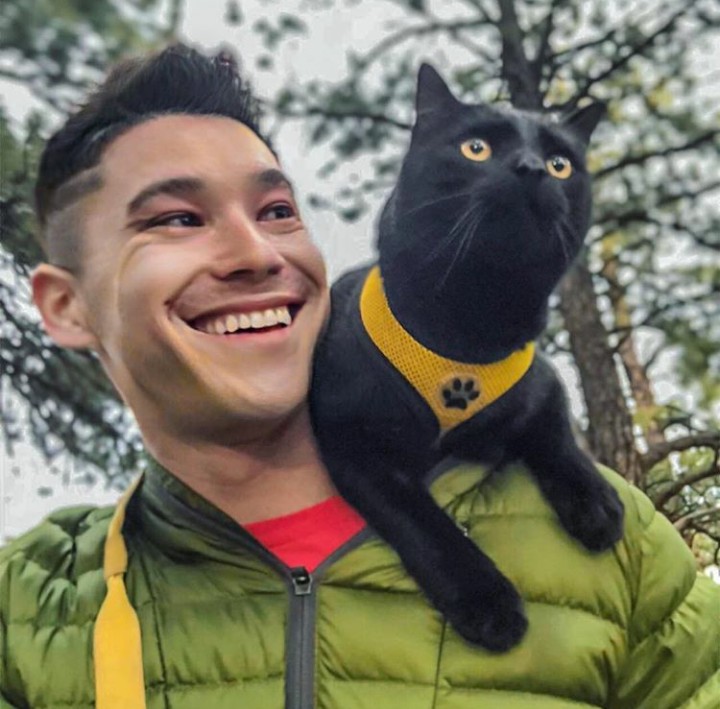 Zdjęcie Wspólnie podróżują po świecie. Niesamowita historia kota Simona i jego właściciela! #2