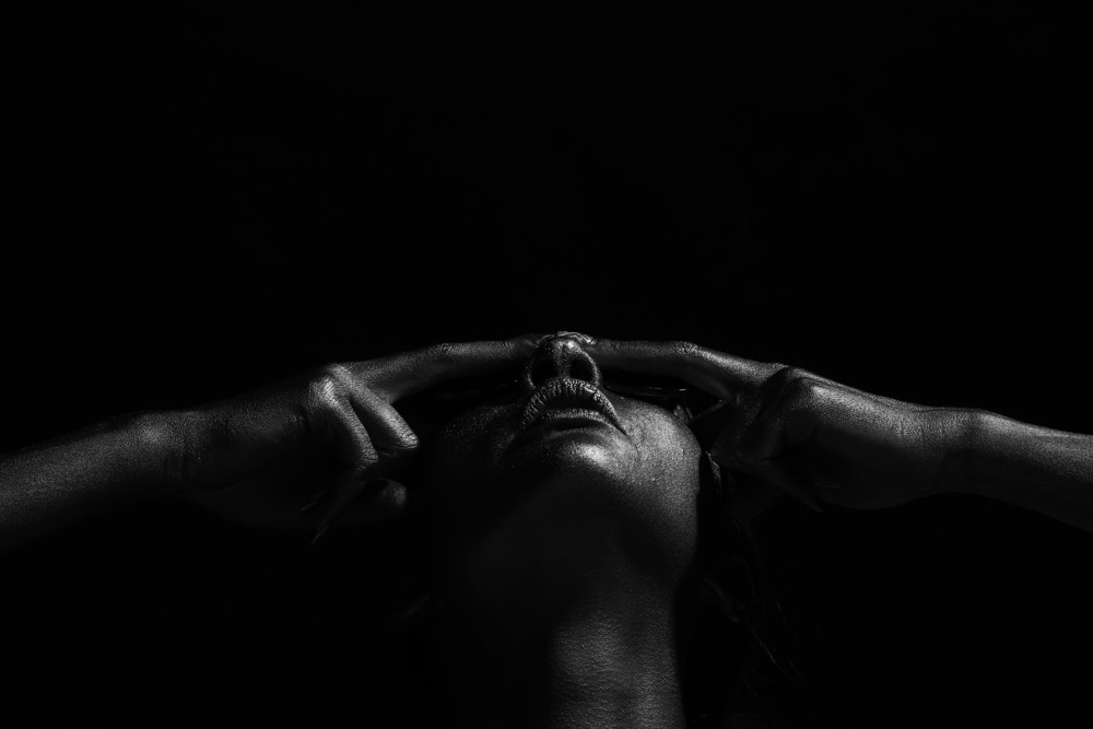 Kiedy ktoś ustami wypowiada kłamstwa, często prawdę mówi oczami.