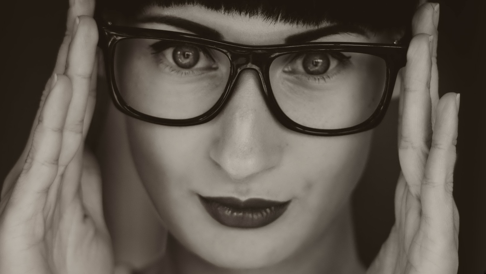 Okulary a twoja osobowość: 5 cech, jakie mogą ci przypisać