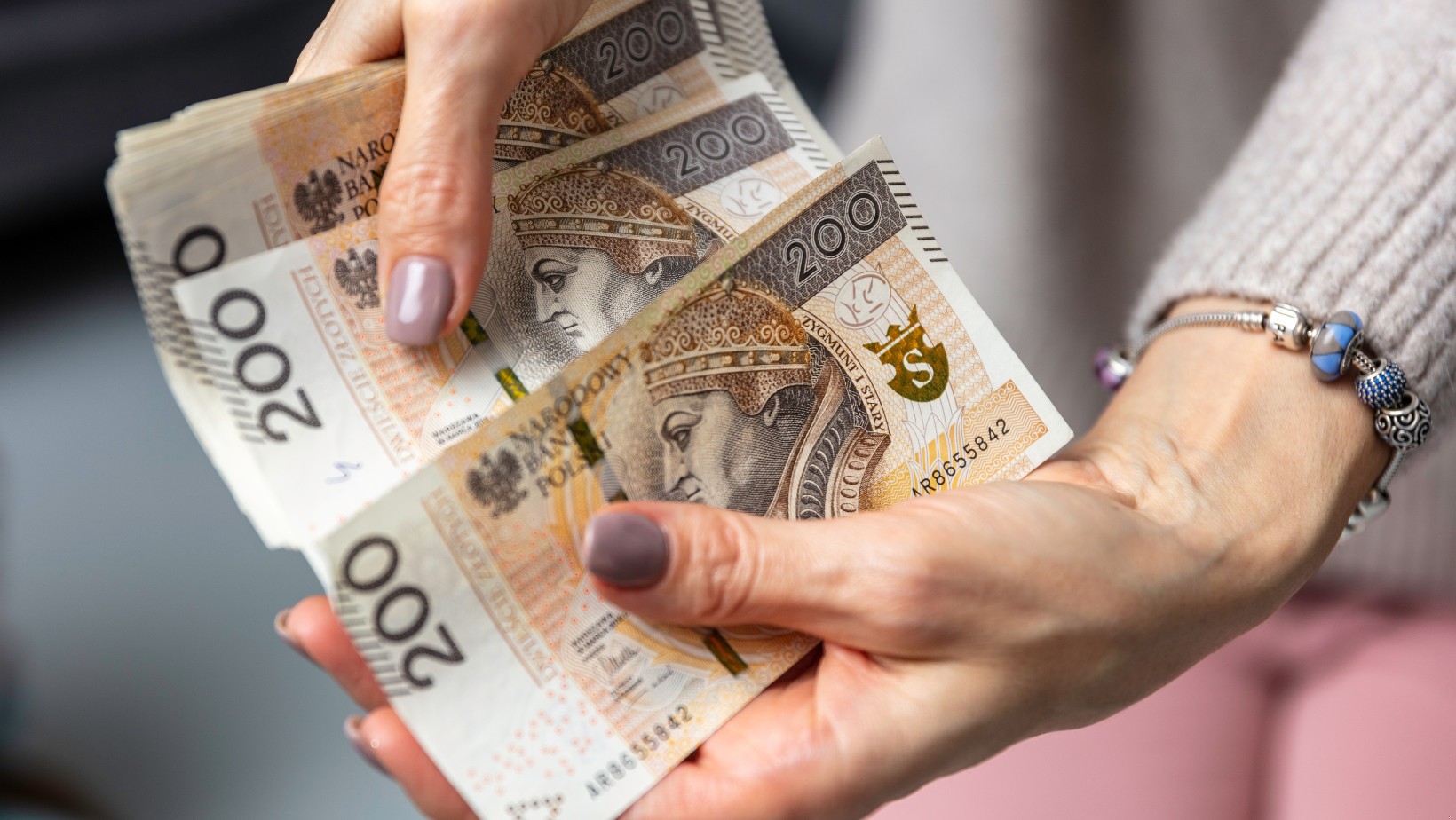 ZUS wypłaci dodatkowe 1780,96 zł dla kobiet! Jakie warunki trzeba spełnić?