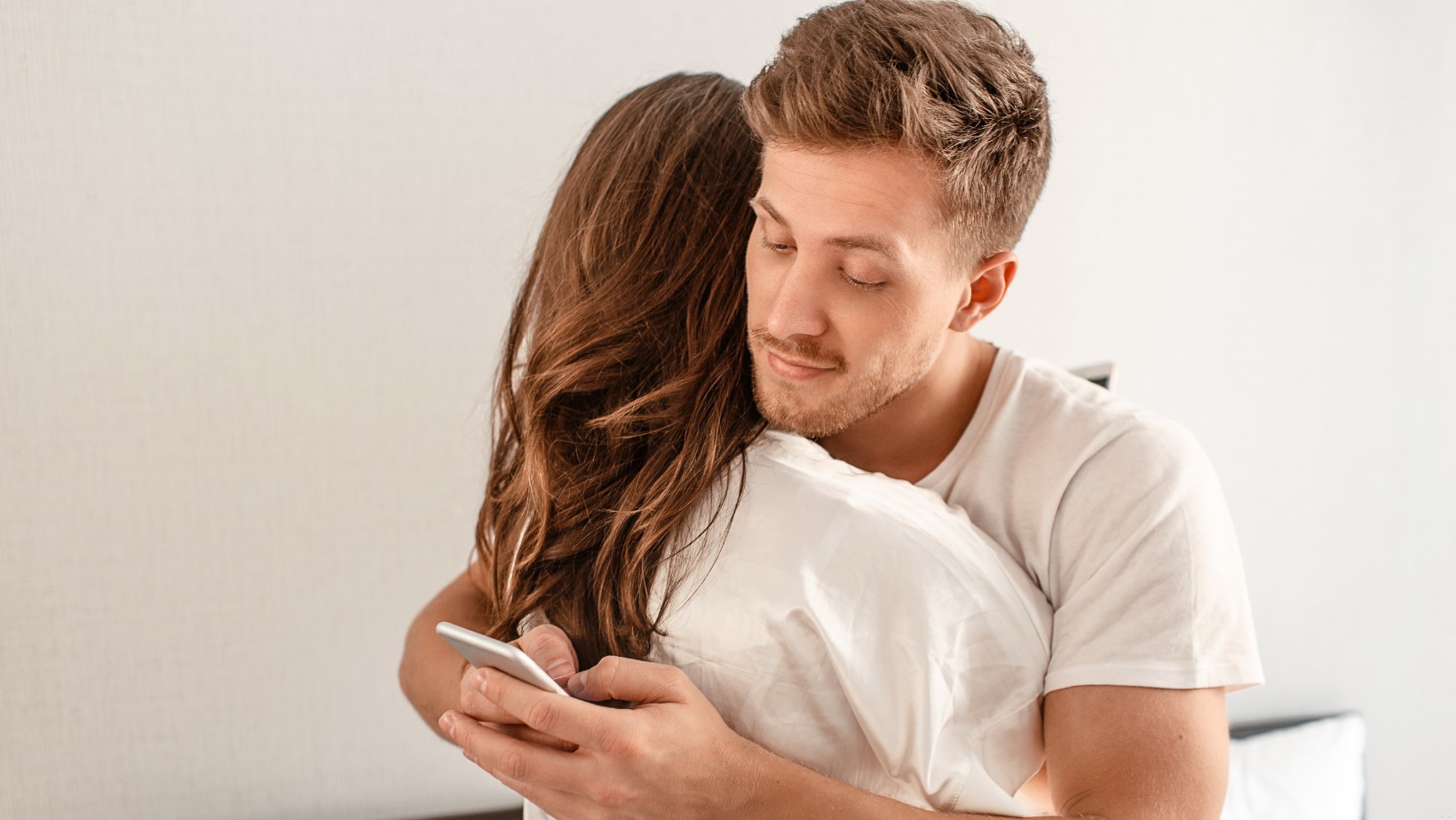 Triki na zdradę idealną. W ten sposób najczęściej oszukują swoich partnerów