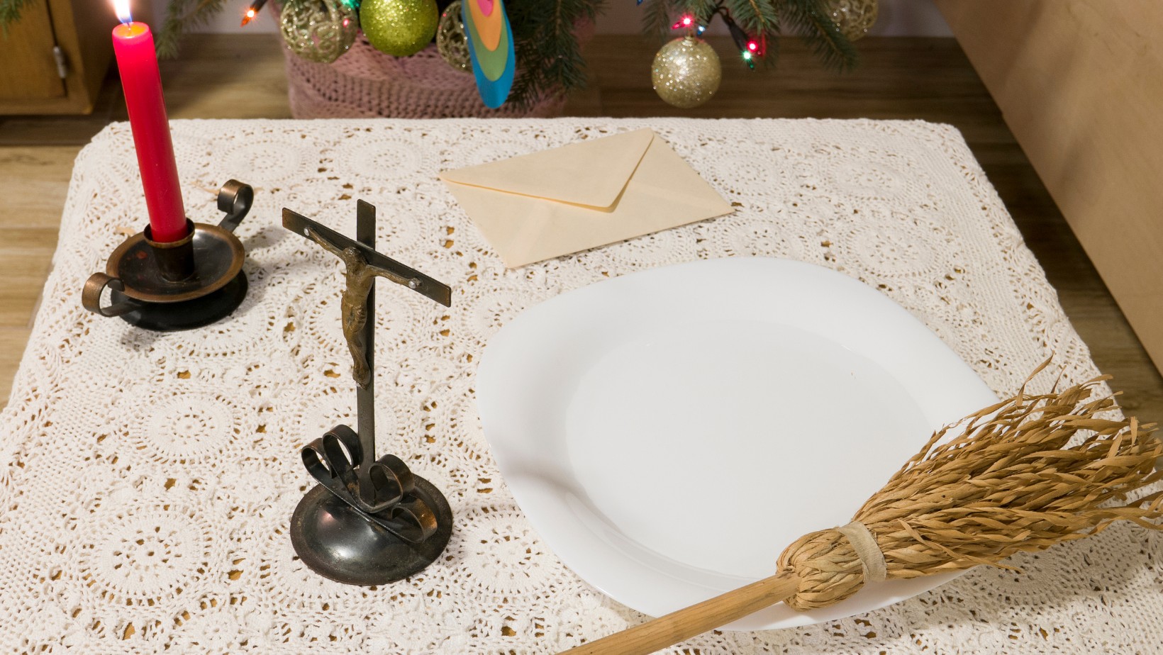 Zdjęcie „Wkładając ją do koperty” – księża wyznaczają nowy trend kolędowy! #1