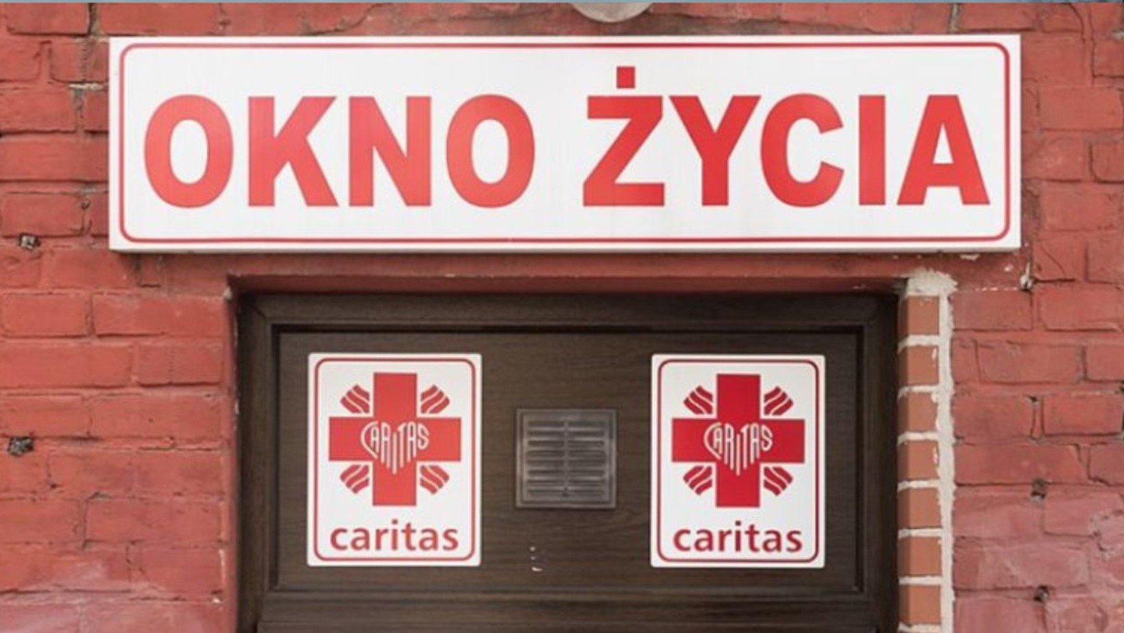 „Jej oczka były tak pięknie niebieskie, jak niebo” – odnaleziono dziewczynkę w oknie życia!