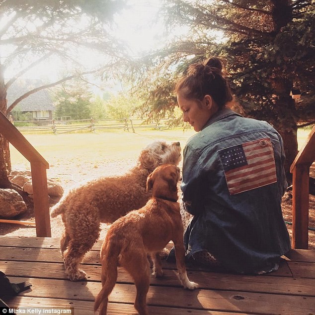 Na życie trzeba patrzeć z dystansem, niczemu się nie dziwiąc, …