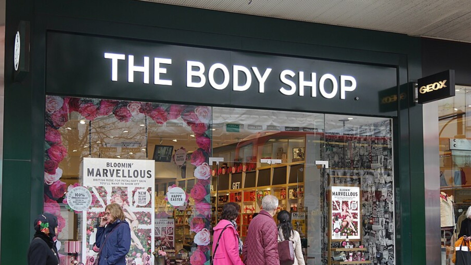 Koniec popularnej sieci kosmetycznej w Polsce! Ogłoszono ogromne rabaty dla klientów!