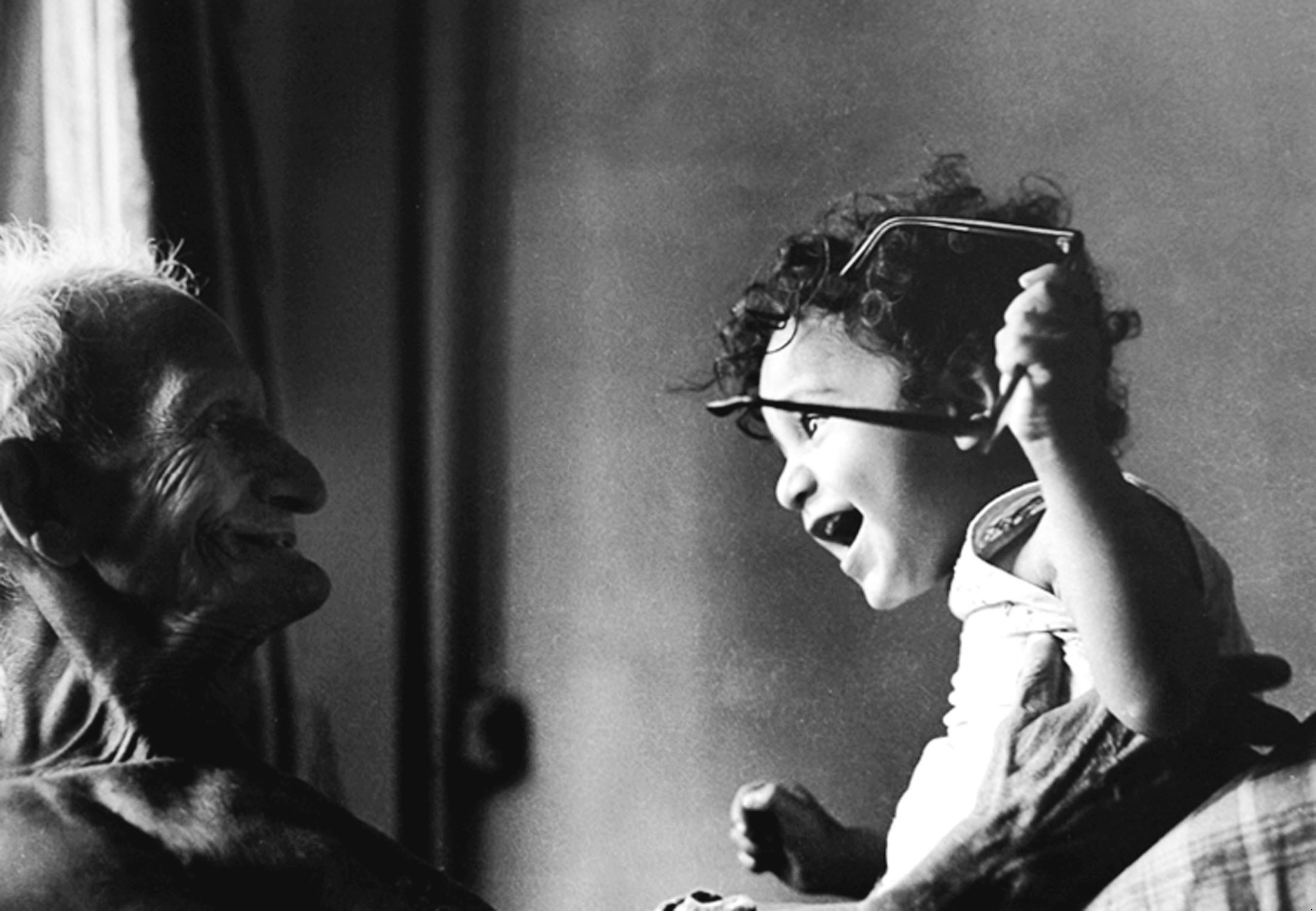 Człowiek jest szczęśliwy tylko wtedy, kiedy kocha i coś daje. …