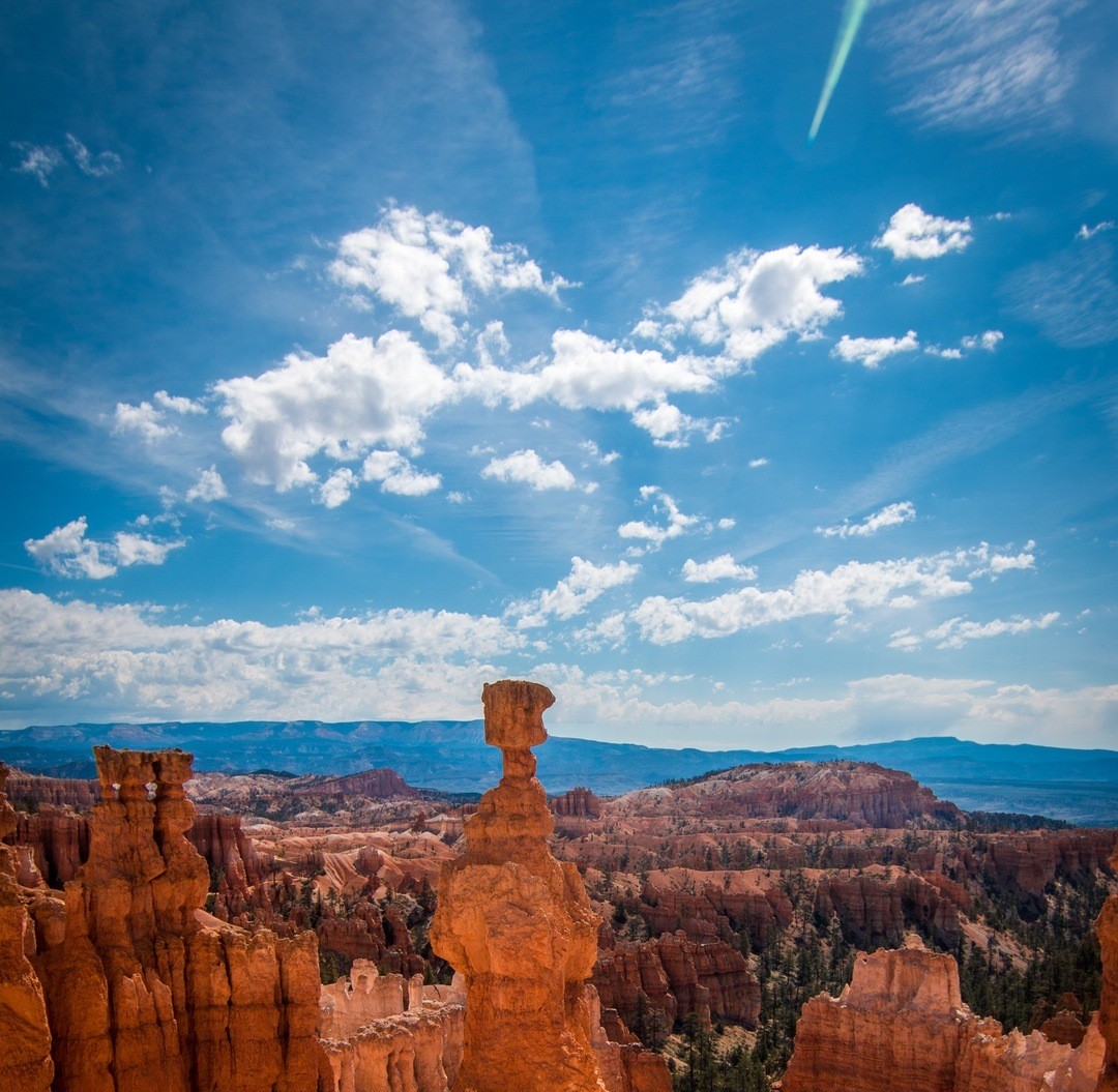 Dziecko, które nie zna pieszczoty, mówiąc, nie uśmiecha się.