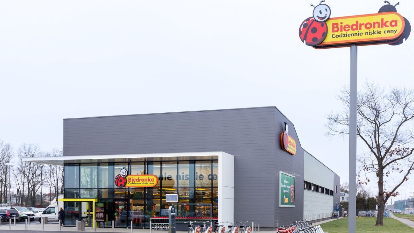 Biedronka zaskakuje klientów nietypowymi SMS-ami! Zaskakująca treść!