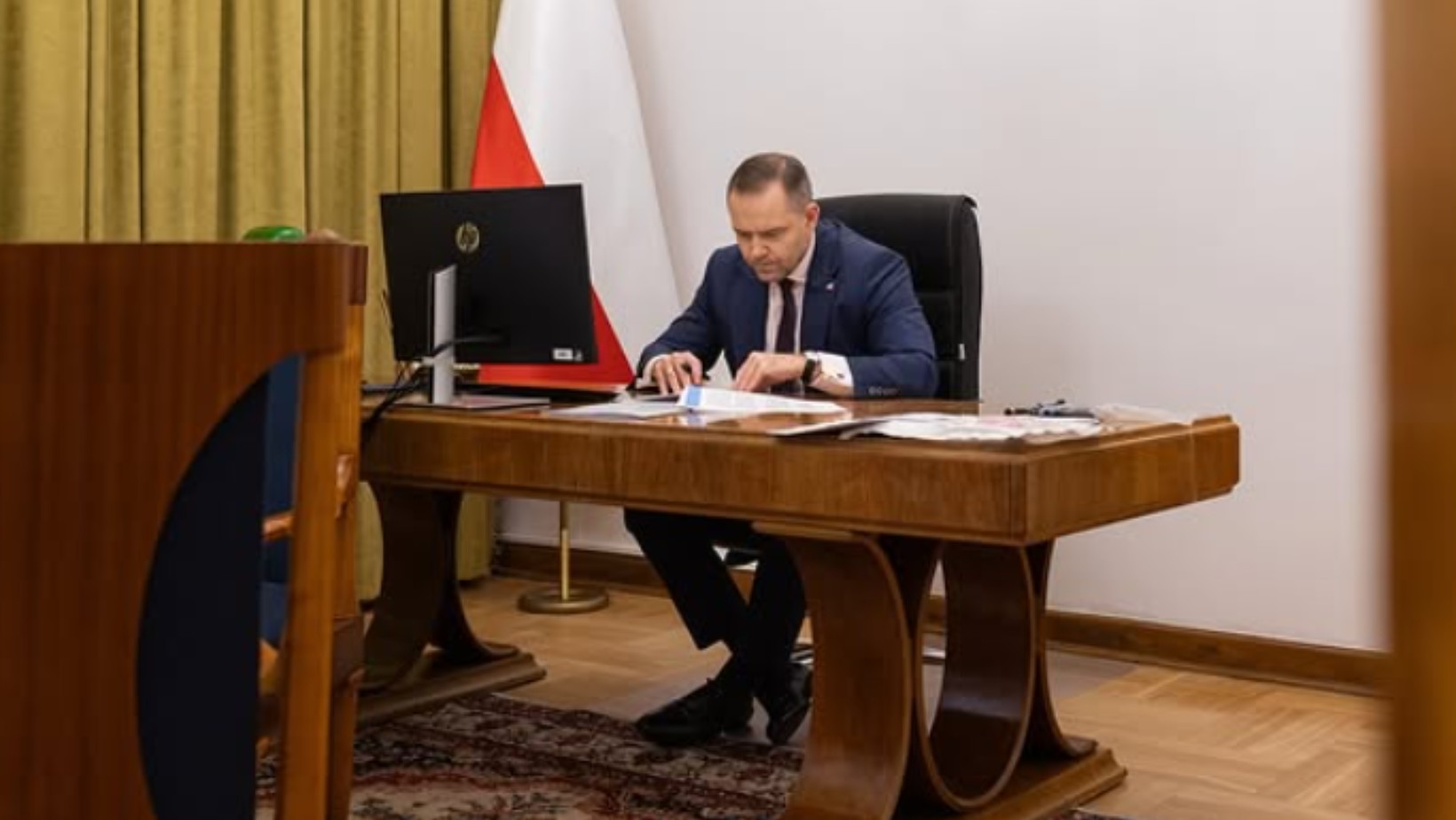 Prezydent Nawrocki zawetował trzy ustawy! Spór o 800 plus!