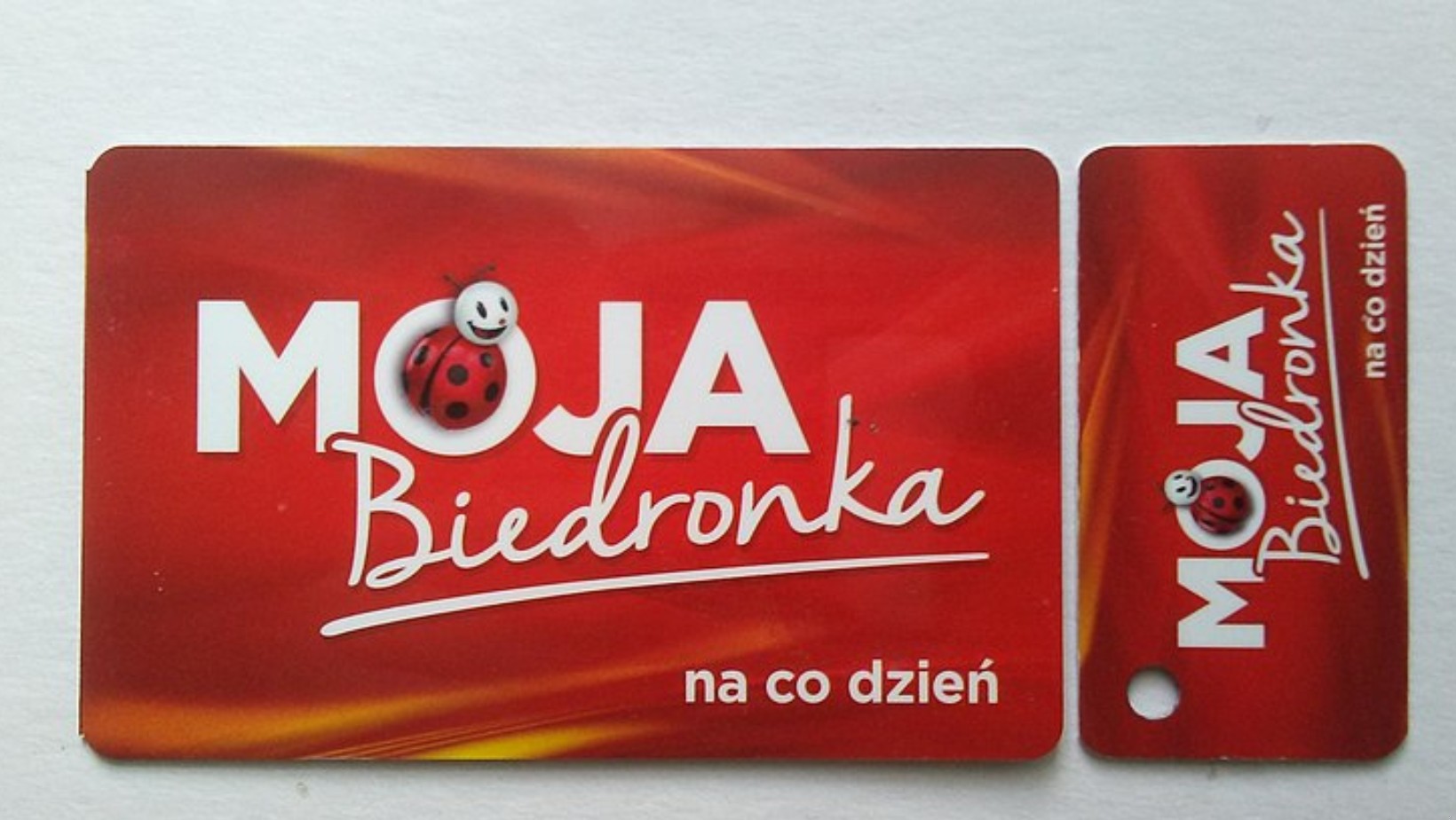 Biedronka nie odpuszcza! Kolejna seria SMS-ów znów uderza w Lidla!