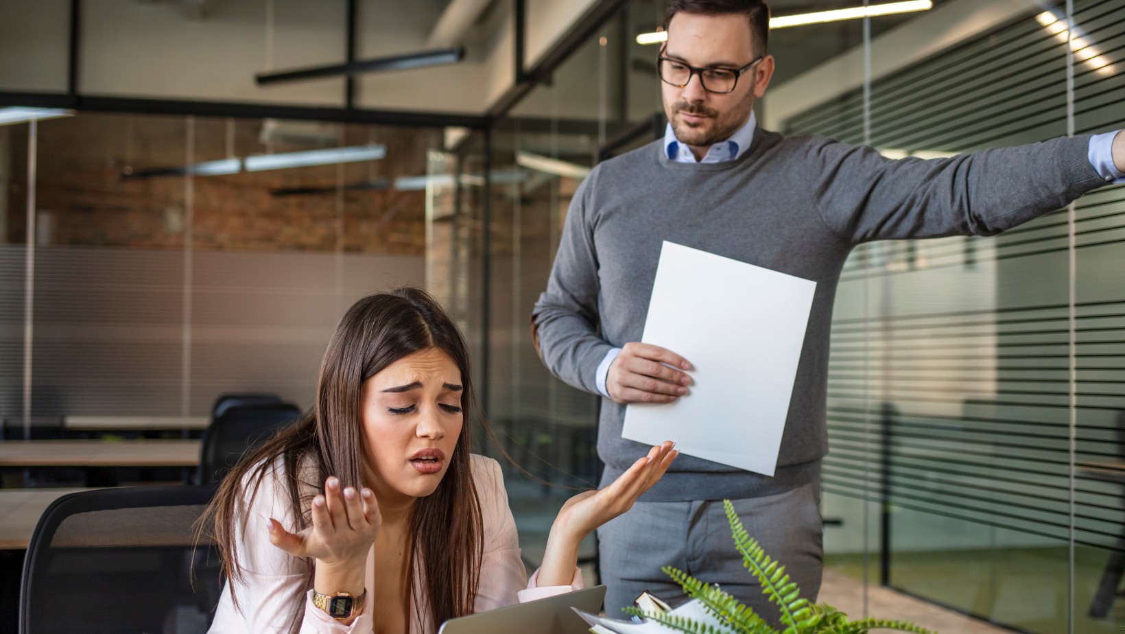 „Życzymy szczęścia w walce z ZUS” Firma oskarżyła pracownice o „lewe” L4  i opublikowała wizerunek!