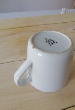 Zdjęcie Czy zastanawiałeś się dlaczego kubek z IKEA posiada w podstawie rowek? Znamy odpowiedź! #1