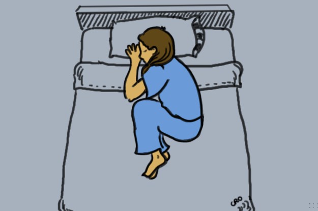 Zdjęcie Dlaczego spanie z podciągniętymi nogami może być szkodliwe? #1