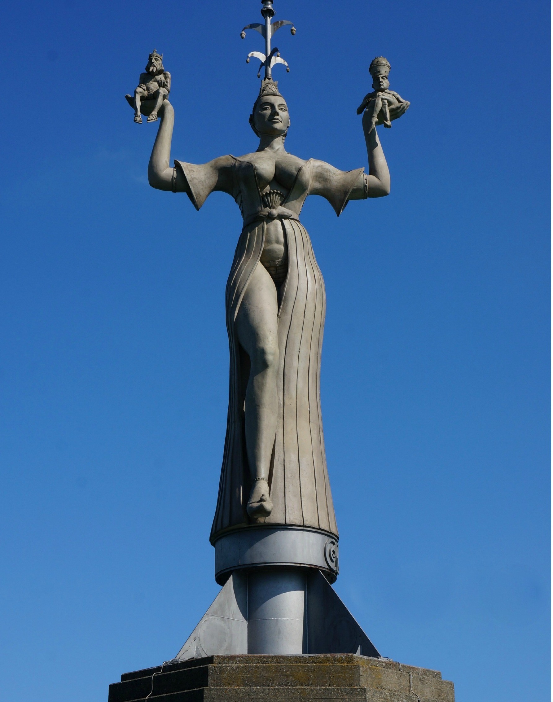 Nie wynoś się na piedestał poniżając (…) KOGOŚ Im wyższy …