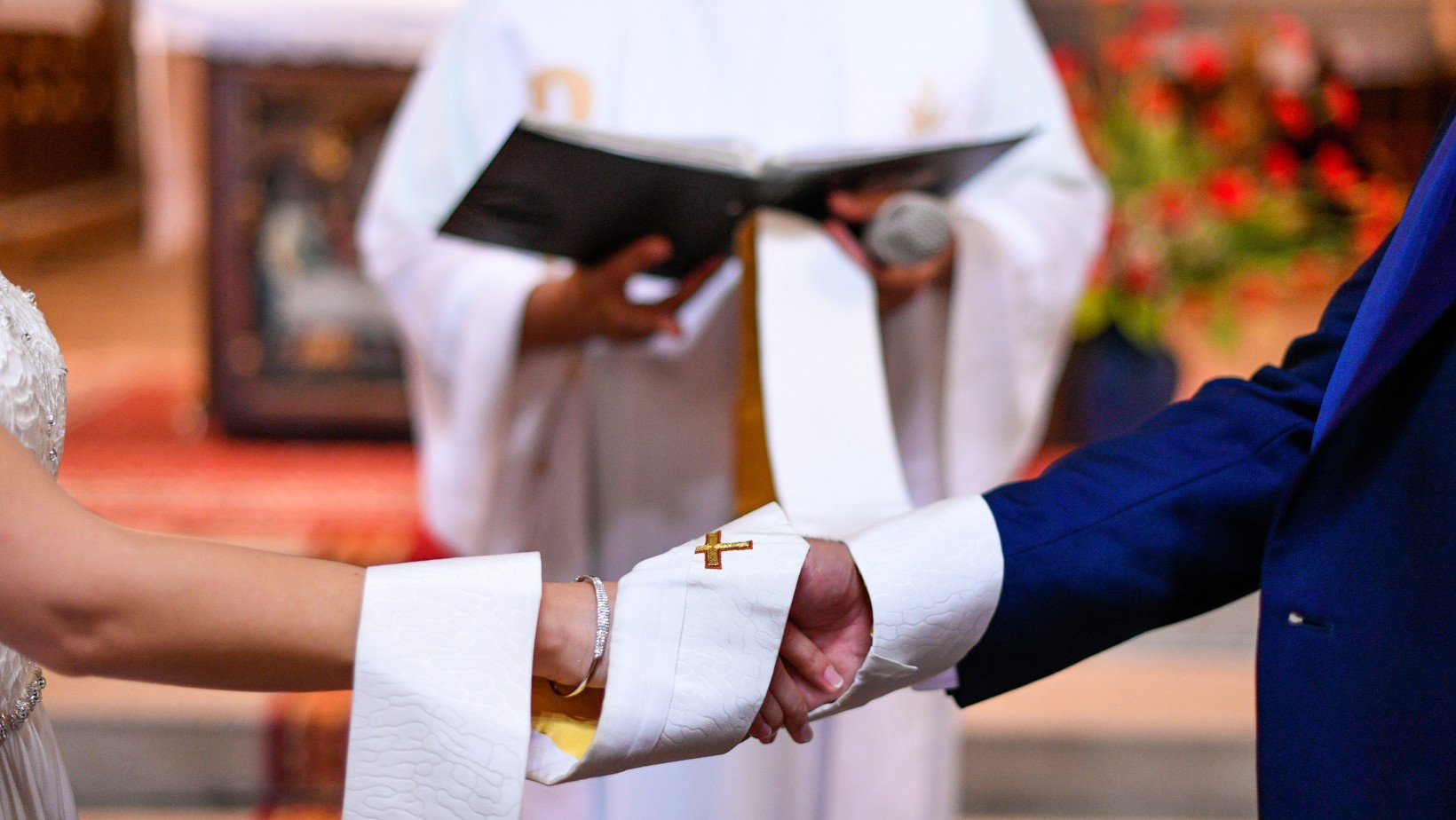 Zdjęcie Jesteś po rozwodzie i w nowym związku? Czy współżyjąc z partnerem, można przystąpić do Komunii? #1