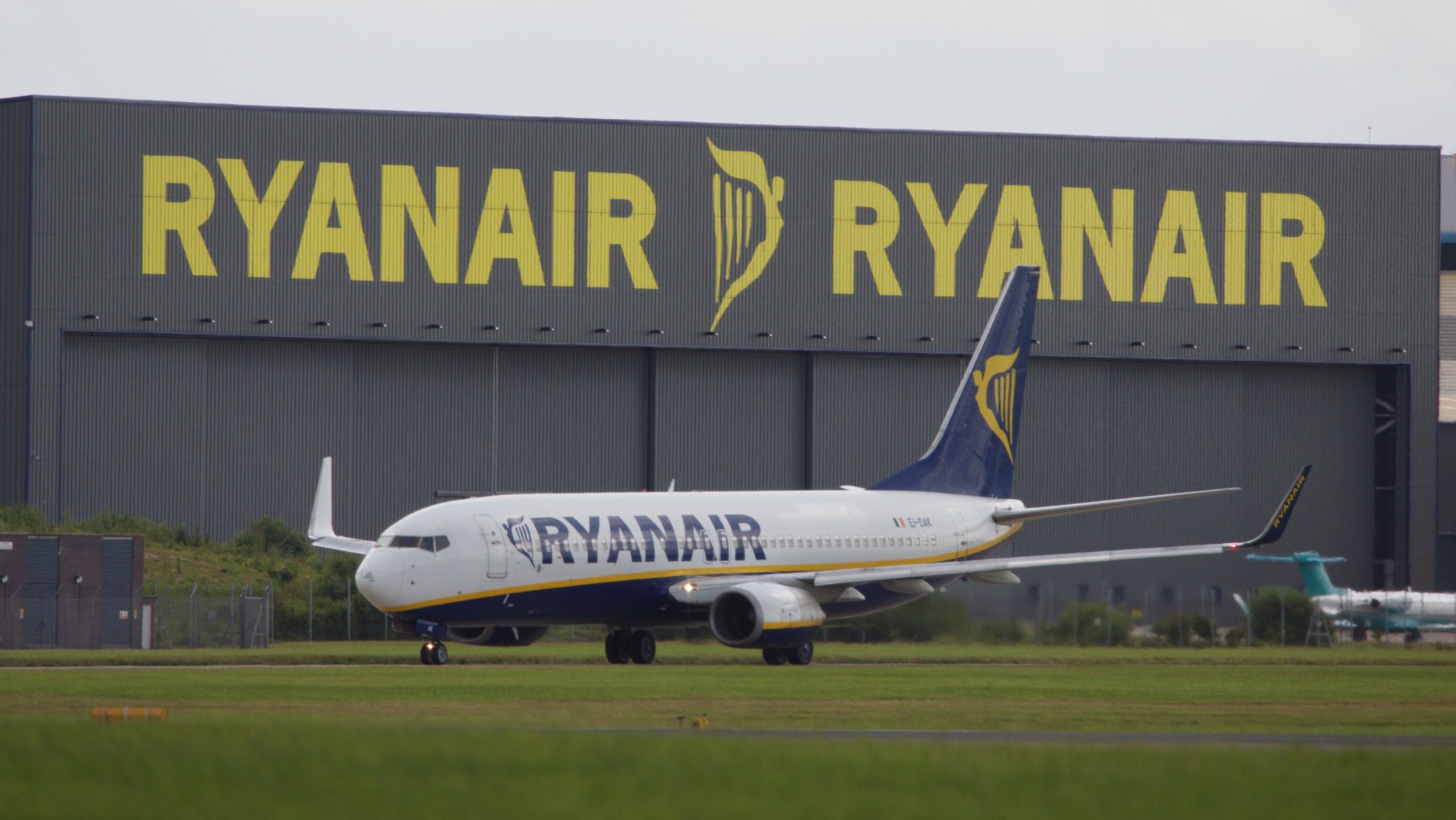 Ryanair wprowadził nowe zakazy! Tych rzeczy nie weźmiesz do samolotu!