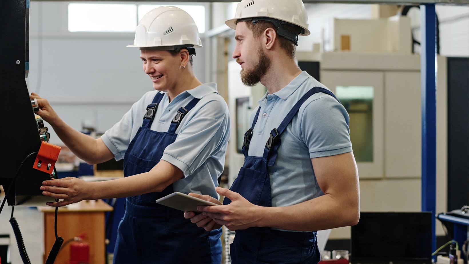 „Praca w niedziele i święta jest dozwolona w razie…” Czy 11 listopad to dzień wolny od pracy?