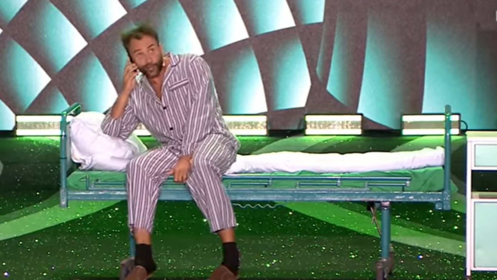 „TVP Info jest stacją uzdrawiającą” – kontrowersyjny występ Kabaretu Skeczów Męczących