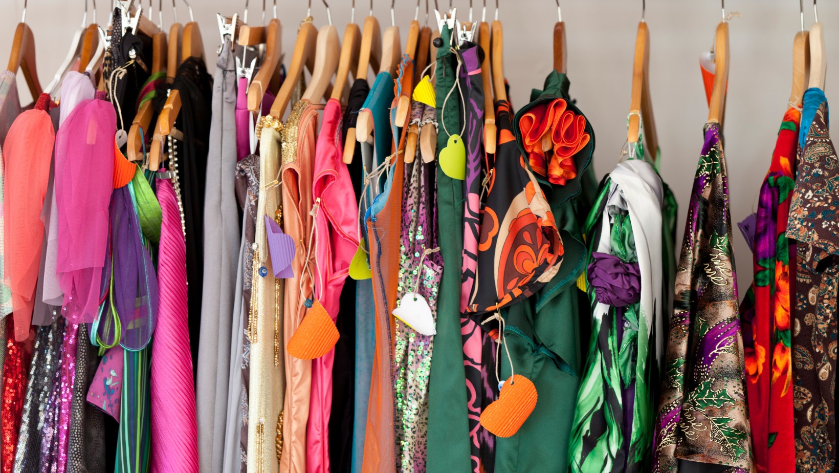 Zdjęcie 7 kolorów, których mężczyźni nie lubią na kobietach – omijaj je szerokim łukiem! #1