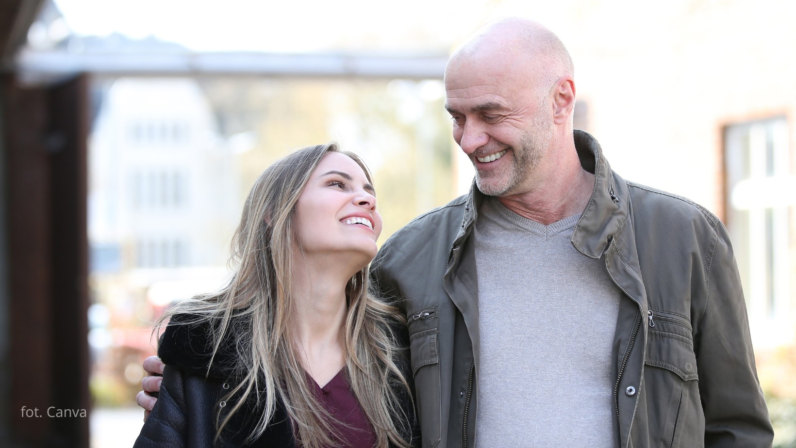 Czy mężczyźni po 40-tce naprawdę wolą młodsze kobiety? Powody mogą Cię zaskoczyć!