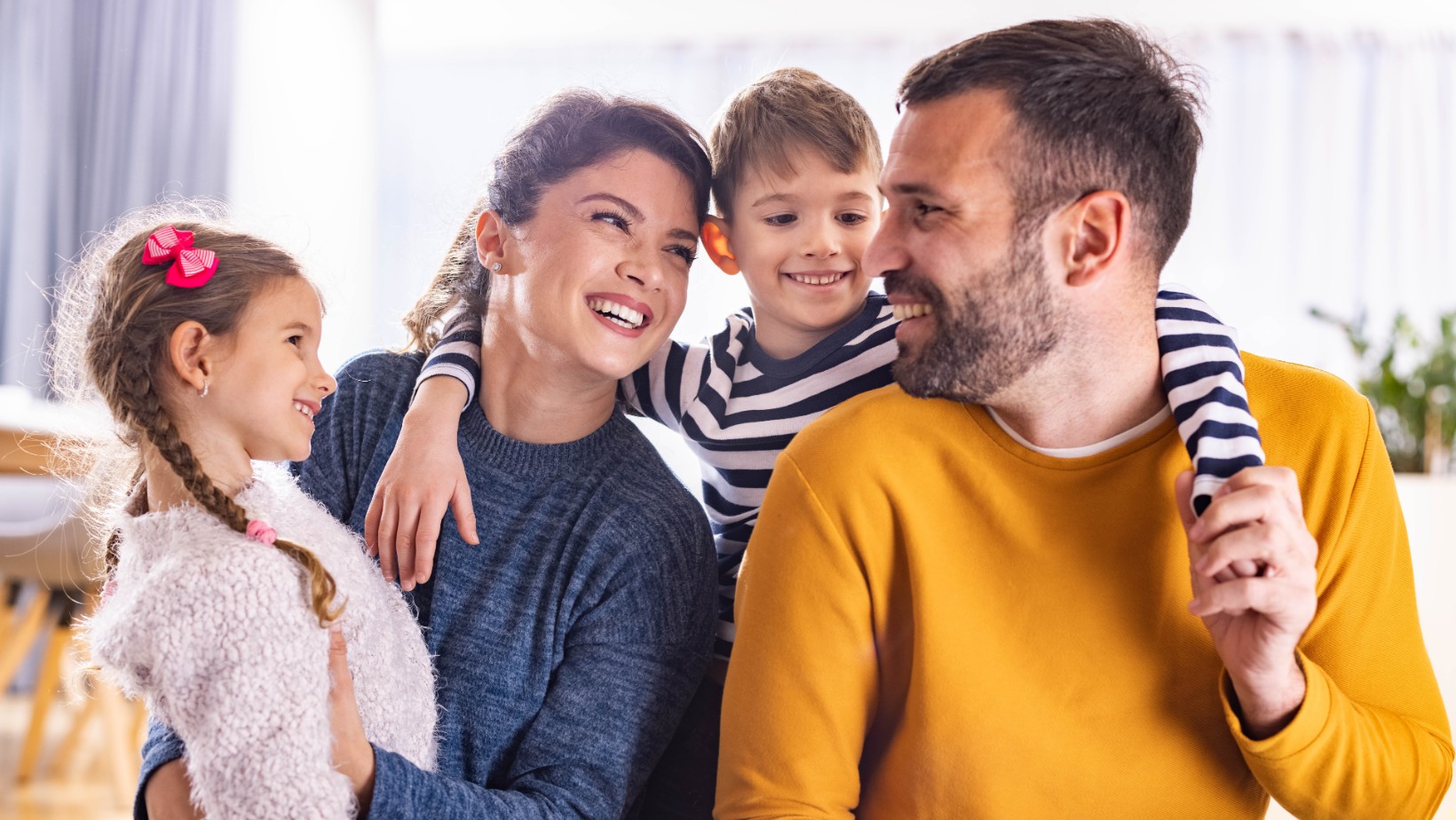 Jak Twoje dzieciństwo wpływa na Twoje związki? Psychologia rodziny wyjaśnia!