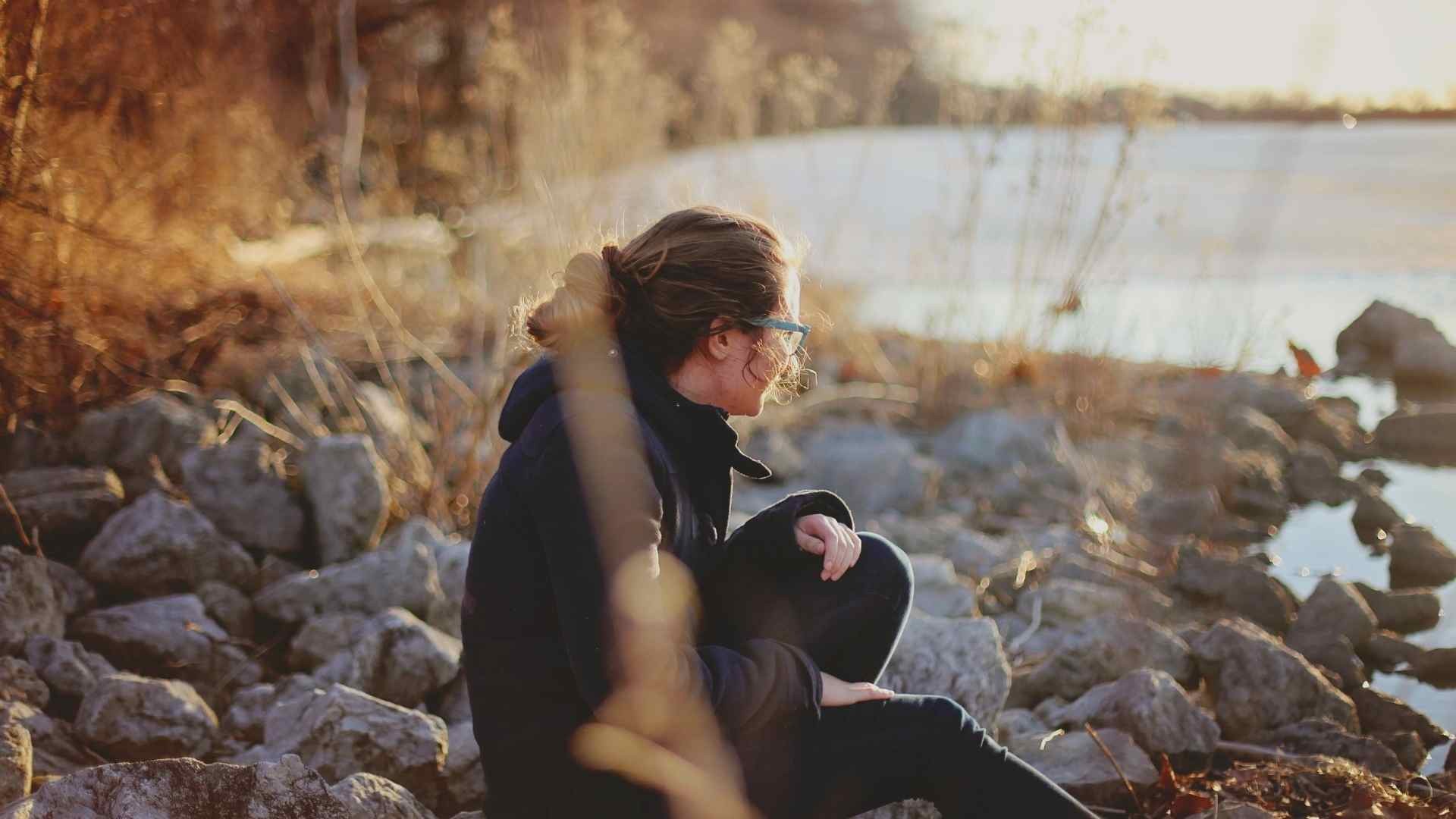 Samotność konstruktywna. Poznaj jakie są zasady takiej samotności