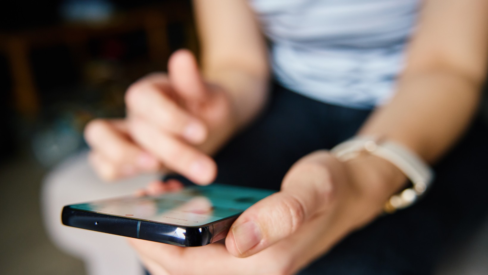 Zdjęcie „Znaczą się” – Nowy trend wśród dzieci i młodzieży! Co oznacza wstążka na ręce? #1