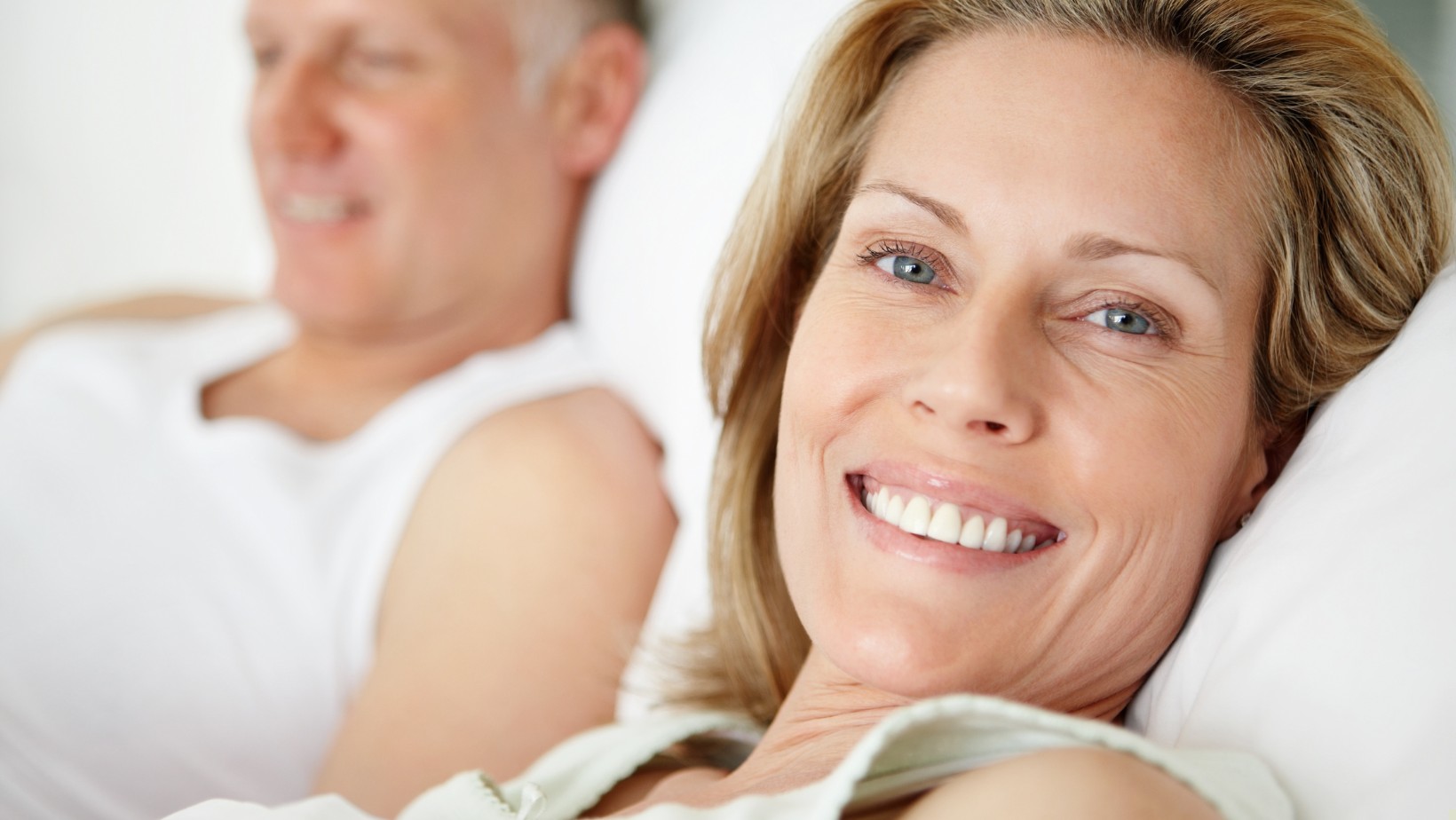 Miłość i namiętność nie mają metryki. Jak podkręcić atmosferę w sypialni w dojrzałym wieku?