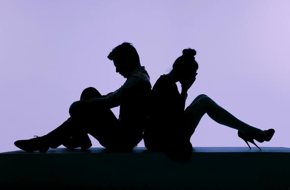 -Moja rada jednak: niech się pani zastanowi. -Nad jego miłością? …