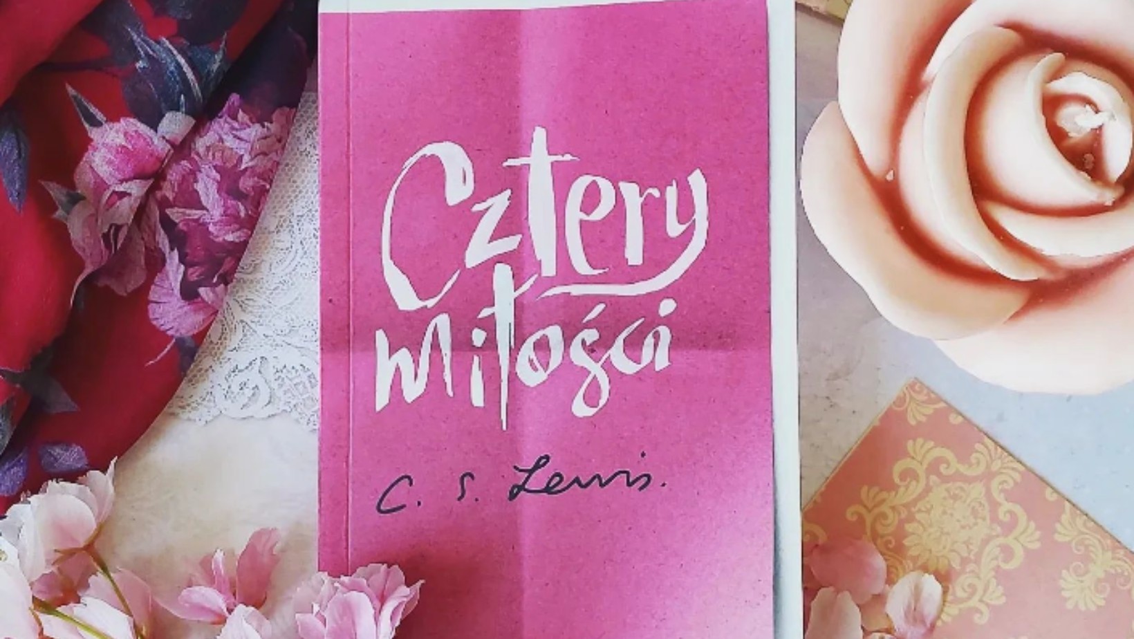 10 cytatów o miłości i przyjaźni z książki „Cztery miłości”