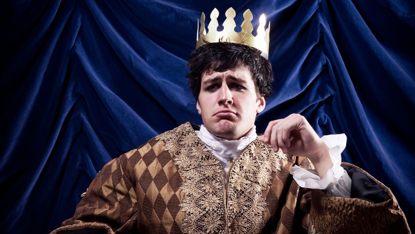 Mężczyźni spod tych 3 znaków zodiaku uwielbiają być w centrum uwagi!