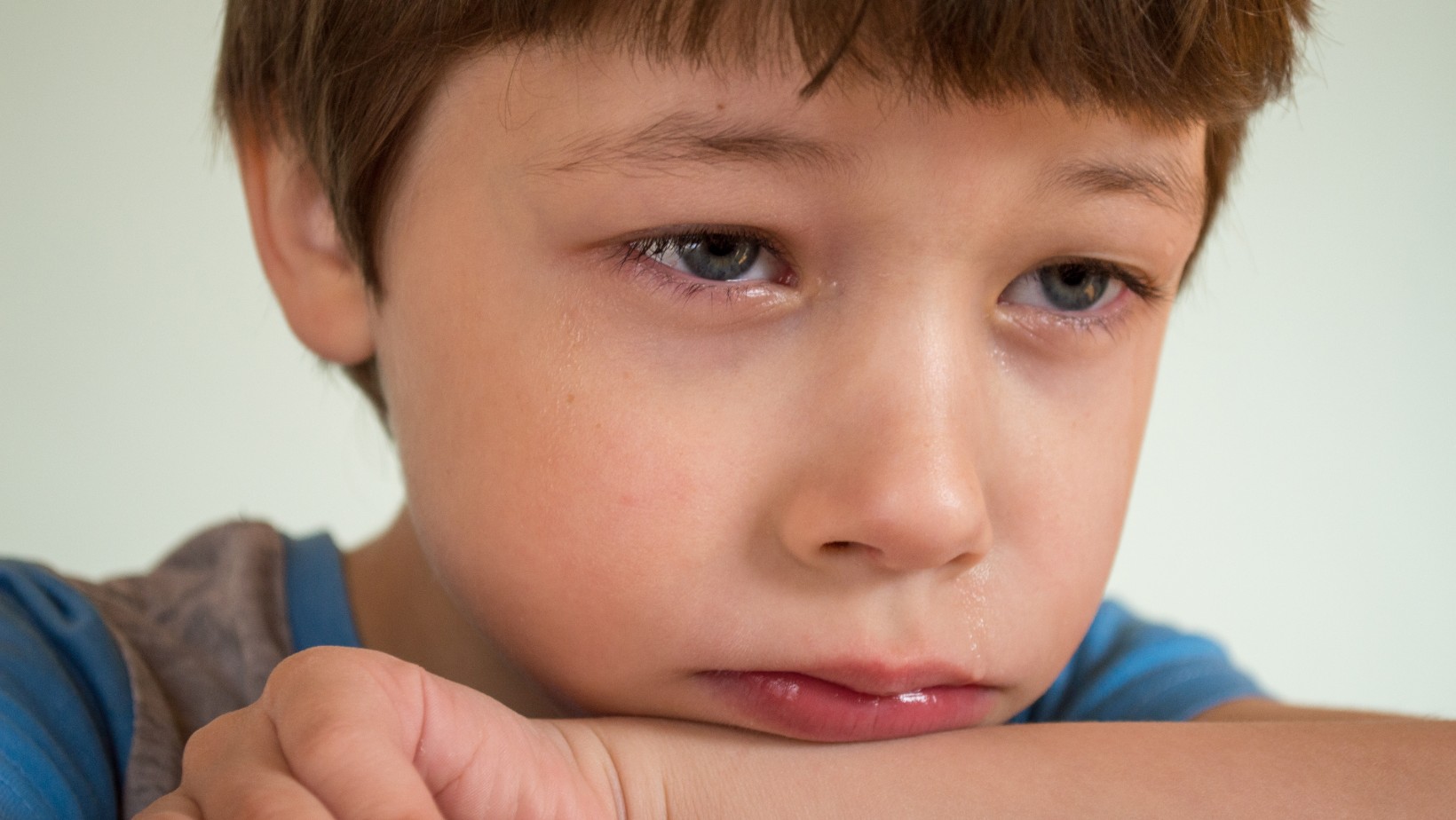 Krzywdzący trend naklejkowy!