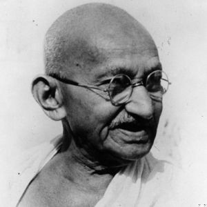 Zdjęcie 12 cytatów znanego filozofa, prawnika i medyka Gandhi Mahatma #1