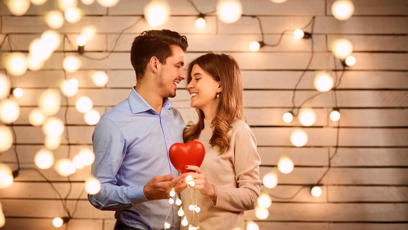 Czy czeka Cię szczęście w miłości? Przekonaj się dzięki walentynkowym wróżbom