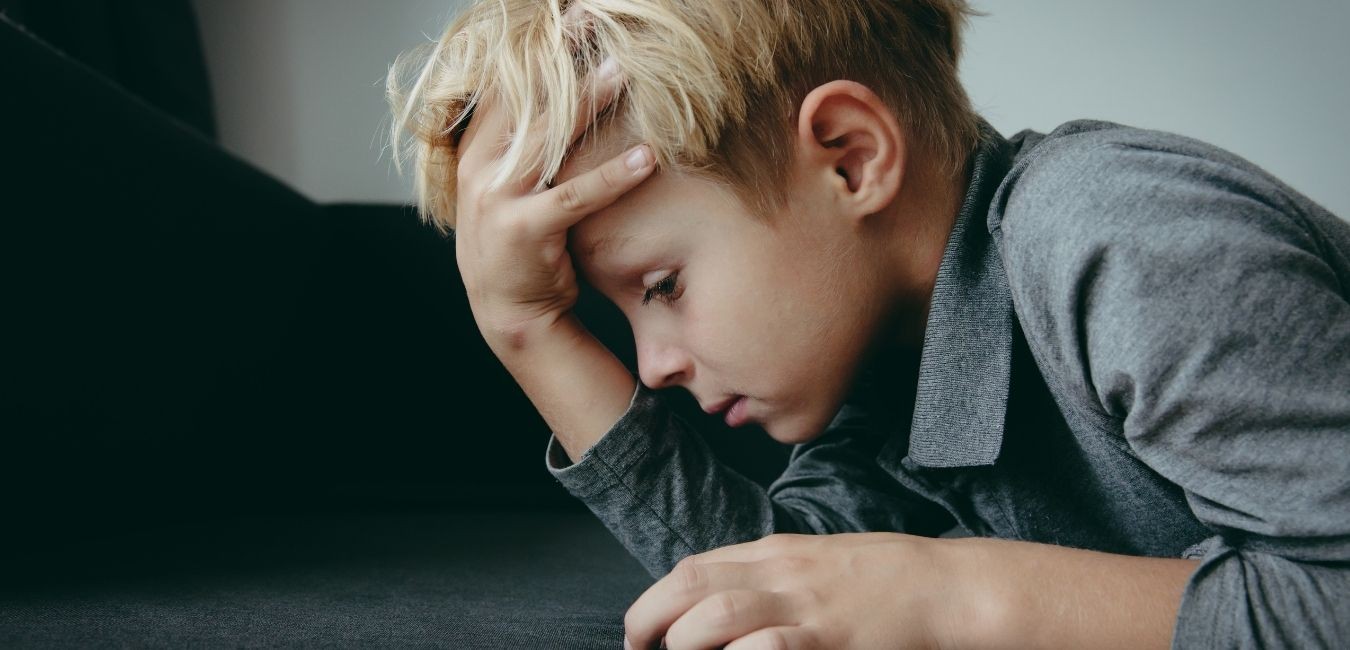 Jak rozmawiać z dzieckiem o wojnie? Co robić, gdy dziecko pyta o wojnę?