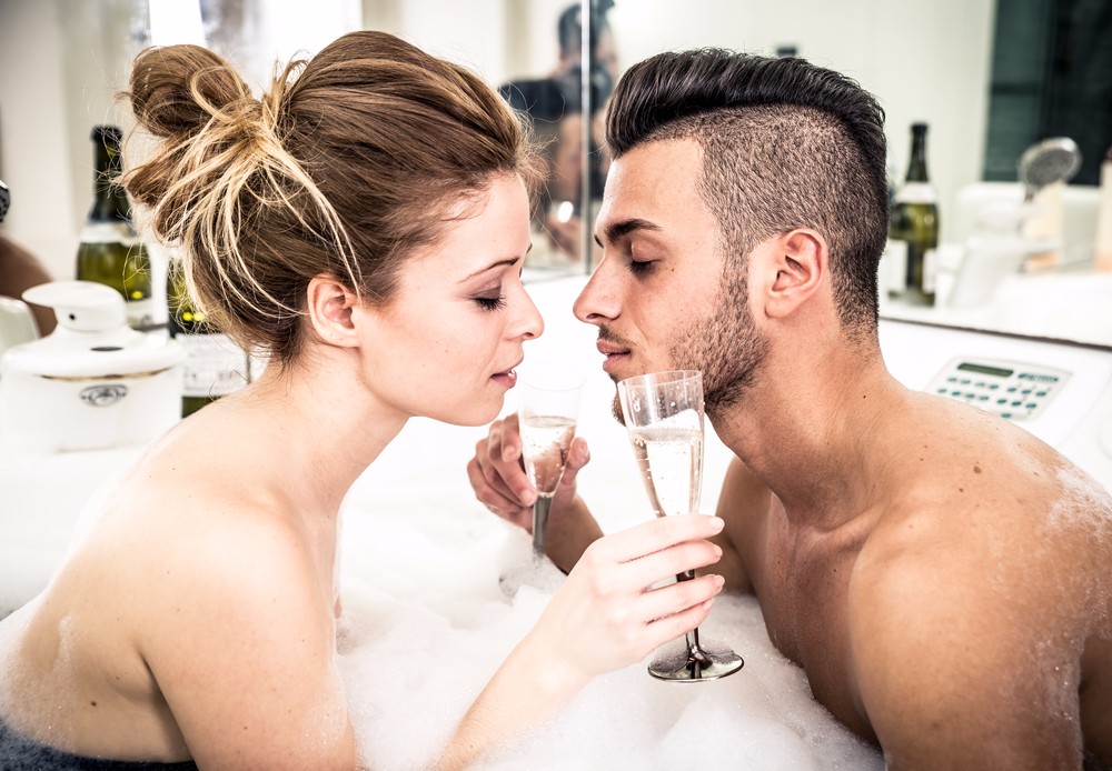 7 powodów, dla których warto brać kąpiel we dwójkę