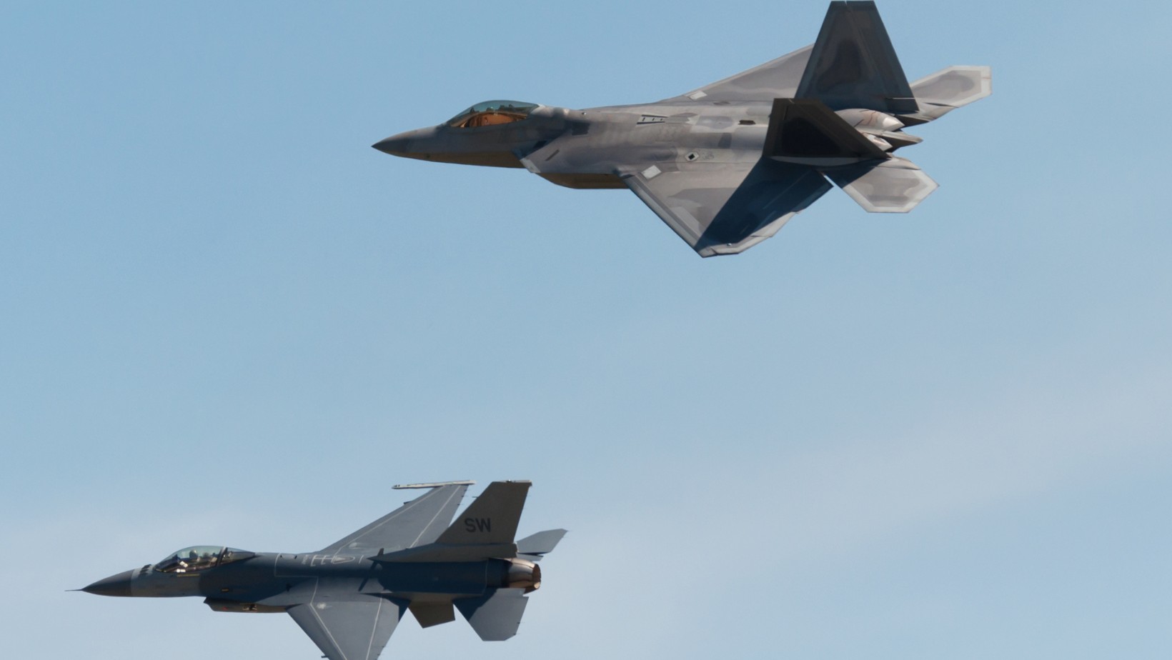 Zdjęcie Rosyjski atak w nocy! Polska poderwała myśliwce, NATO w gotowości #1