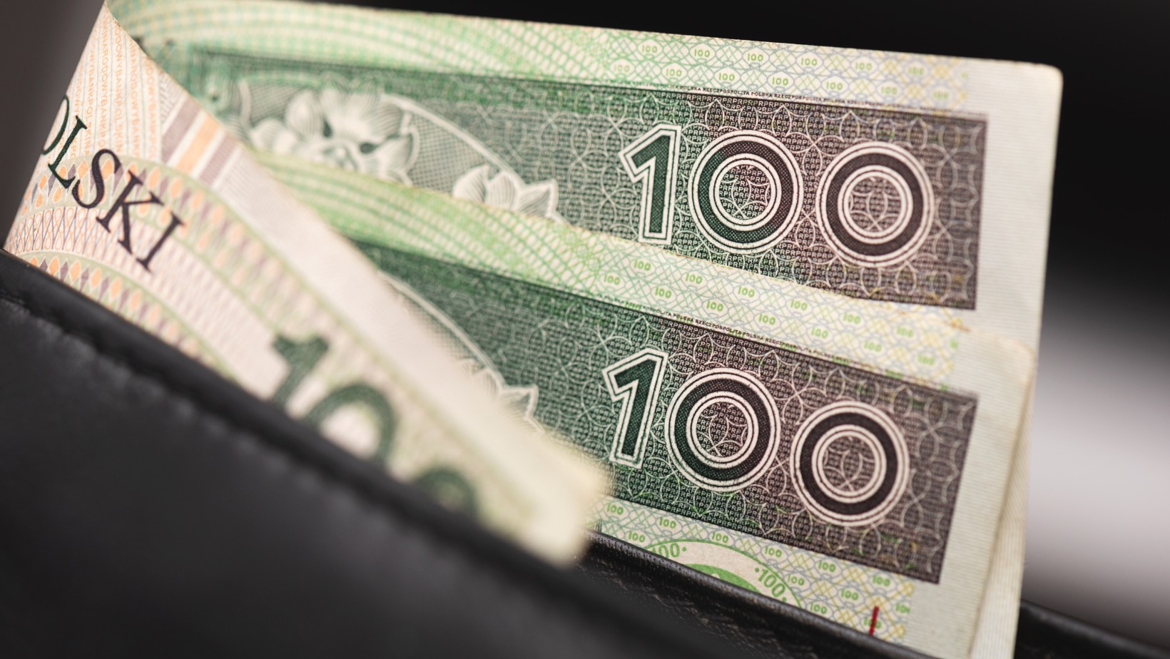 ZUS wypłaci prawie 1800 złotych! Do kogo mogą trafić takie pieniądze?