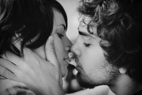 Idealny związek to taki, gdzie cisza nie krępuje, odległość nie …