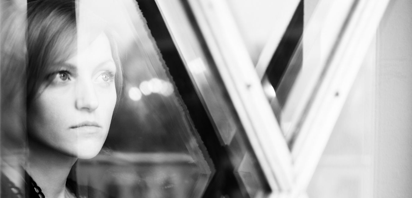 Gąbka emocjonalna- czy jesteś taka osobą? Sprawdź, co to oznacza i w jaki sposób możesz sobie pomóc.