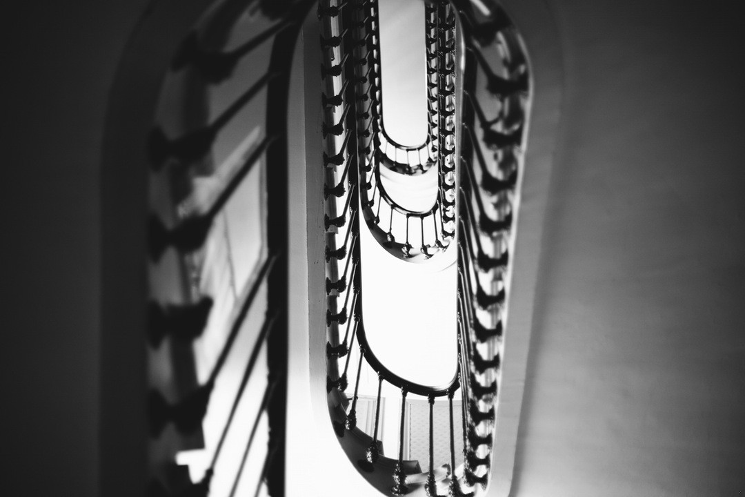 Oklaski i kłamstwa są rodzeństwem.